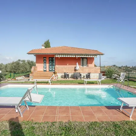 Gorgeous In Casciana Terme Lari With Wifi Casa de Férias